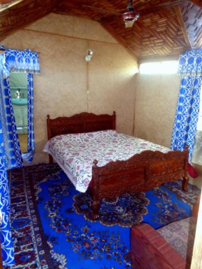 H B RAH Group Of Houseboats